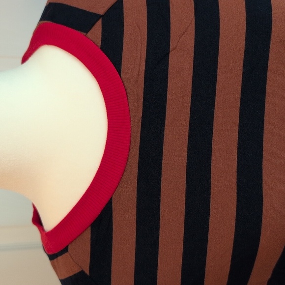 Lilycoco Black and Brown Striped Cropped Long Sleeve Top NWT - Picture 2 of 5